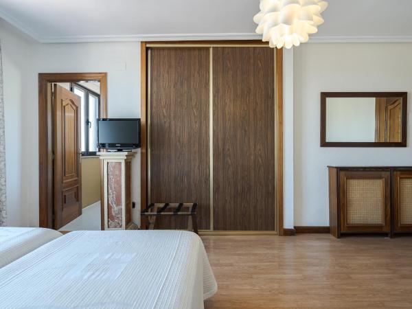 Hotel Eurowest : photo 6 de la chambre chambre triple avec terrasse