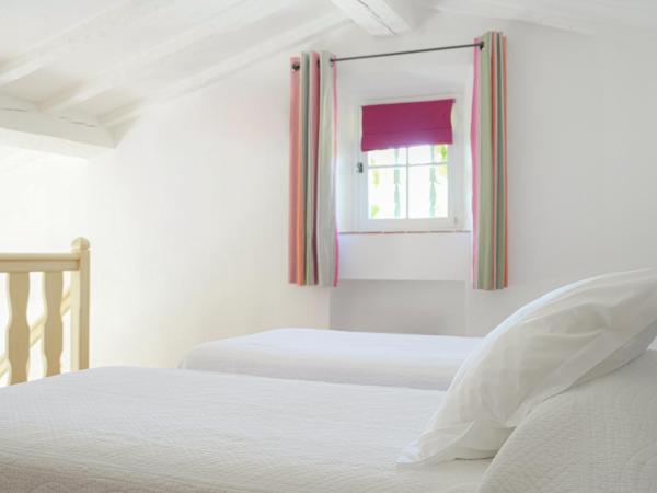 Hôtel La Figuière : photo 3 de la chambre chambre duplex avec terrasse - vue sur vignobles