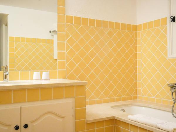 Hôtel La Figuière : photo 5 de la chambre chambre duplex avec terrasse - vue sur vignobles