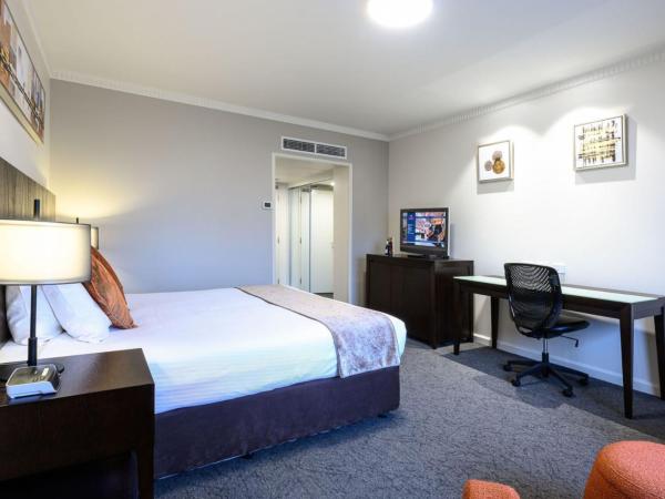 Hotel Grand Chancellor Adelaide : photo 5 de la chambre chambre lit king-size exécutive