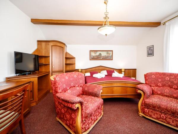 Schlosshotel Marienbad : photo 1 de la chambre chambre triple avec baignoire