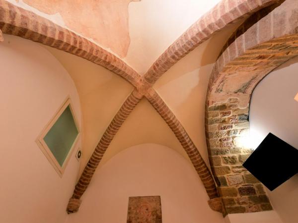 Little Italy Hostel Ex Chiesa S Donato : photo 7 de la chambre chambre lit king-size deluxe