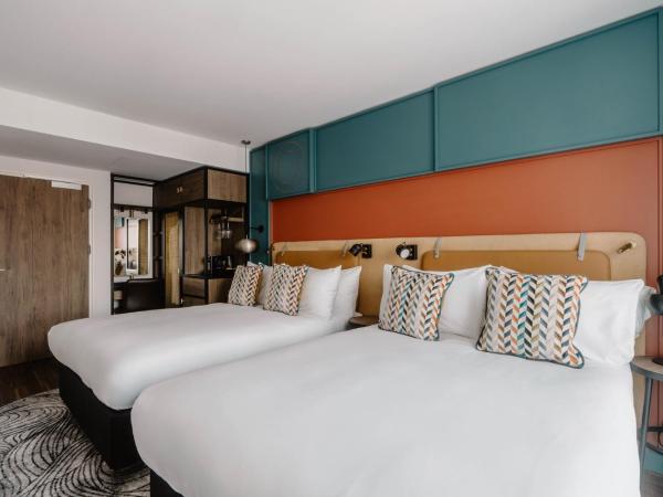 The Halyard Liverpool, Vignette Collection, an IHG Hotel : photo 9 de la chambre premium queen room with two queen beds, balcony and city view - top floor