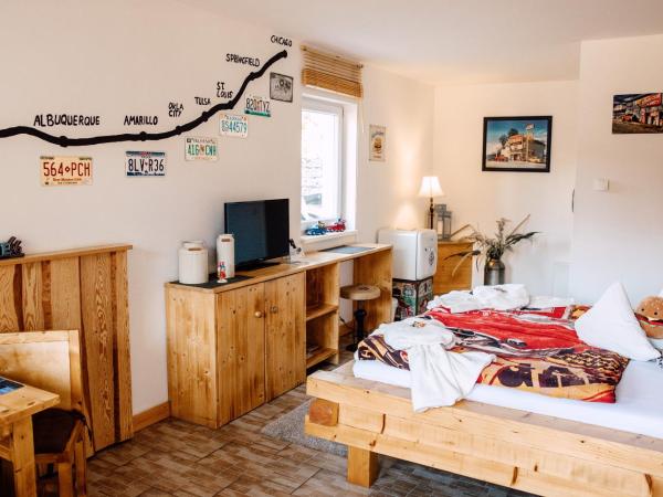 Down Town Motel : photo 6 de la chambre chambre double avec salle de bains privative