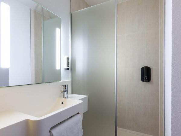 B&B HOTEL Lille Roubaix Campus Gare : photo 3 de la chambre chambre double