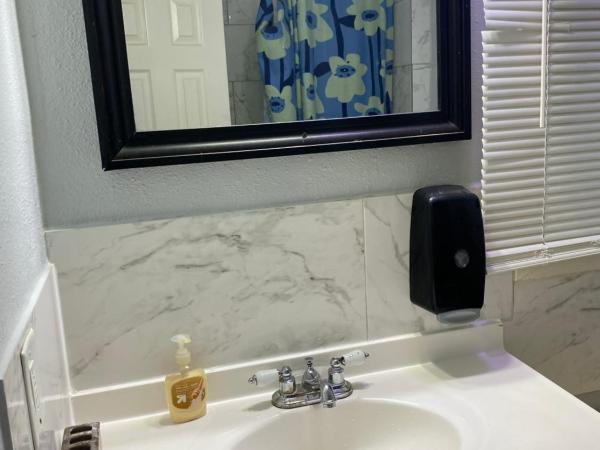 The Layover : photo 2 de la chambre lit simple en dortoir