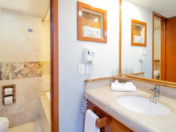 Plaza Pelicanos Club Beach Resort All Inclusive : photo 9 de la chambre chambre lit king-size