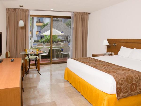 Plaza Pelicanos Club Beach Resort All Inclusive : photo 8 de la chambre chambre lit king-size