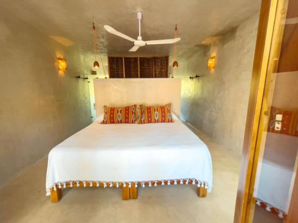 Hotel Poc Na Tulum : photo 10 de la chambre hébergement avec baignoire - vue sur jungle