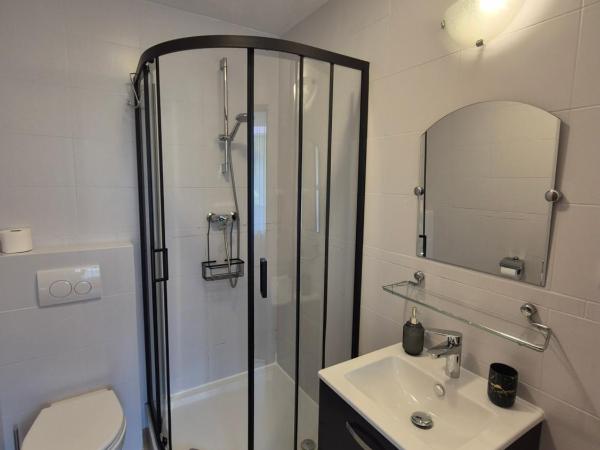 Willa Elżbieta - komfortowy wypoczynek, znakomite recenzje Gości : photo 4 de la chambre chambre double ou lits jumeaux avec balcon