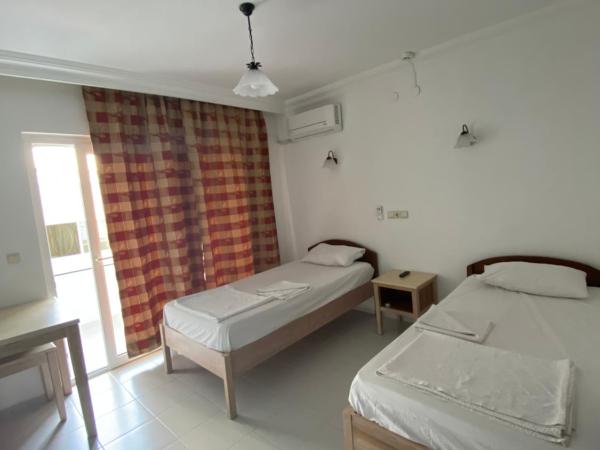 AY OTEL 2 : photo 8 de la chambre chambre lits jumeaux Économique