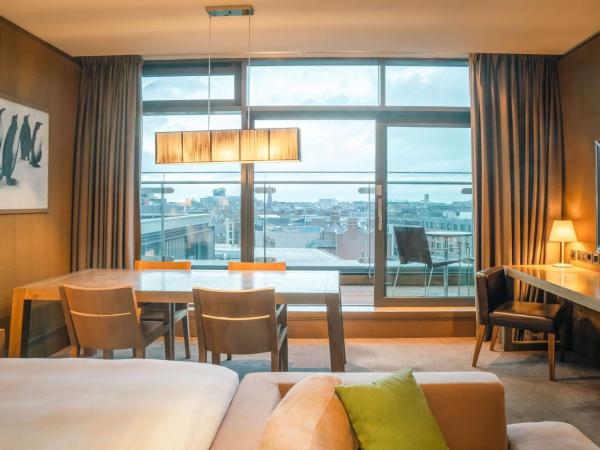 Radisson Blu Royal Hotel Dublin : photo 4 de la chambre suite junior avec balcon