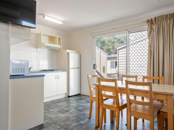 Echo Holiday Parks - Windsor Gardens : photo 7 de la chambre cabines familiales