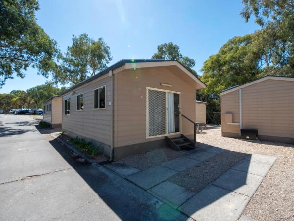 Echo Holiday Parks - Windsor Gardens : photo 1 de la chambre standard 2 bedroom cabins