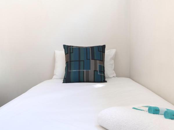 Echo Holiday Parks - Windsor Gardens : photo 5 de la chambre standard 2 bedroom cabins