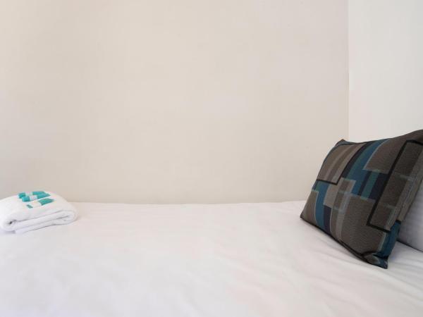 Echo Holiday Parks - Windsor Gardens : photo 7 de la chambre standard 2 bedroom cabins