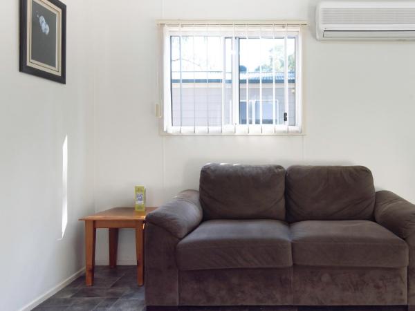 Echo Holiday Parks - Windsor Gardens : photo 9 de la chambre standard double cabins