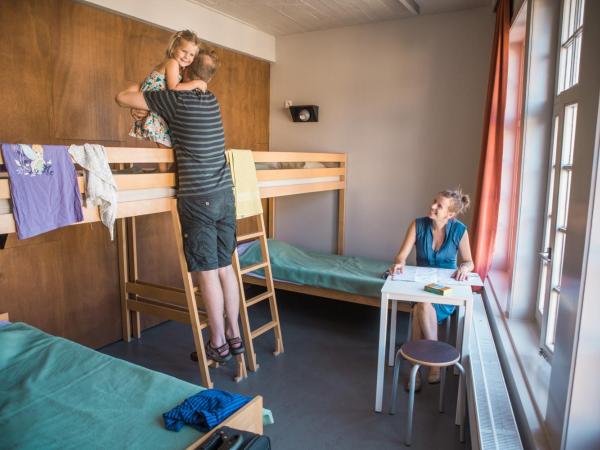 De Draecke Hostel : photo 2 de la chambre chambre quadruple avec salle de bains privative