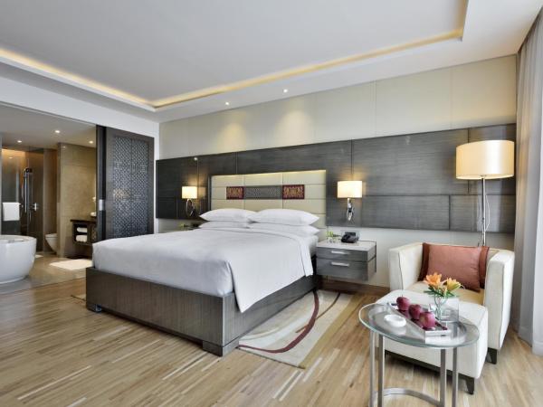 JW Marriott Mumbai Sahar Airport : photo 1 de la chambre executive king room with pool view - lounge access