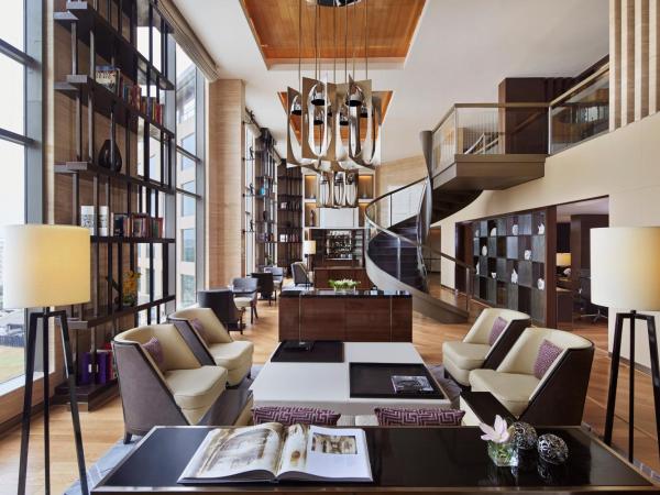 JW Marriott Mumbai Sahar Airport : photo 1 de la chambre guest room, executive lounge access, 1 king, city view