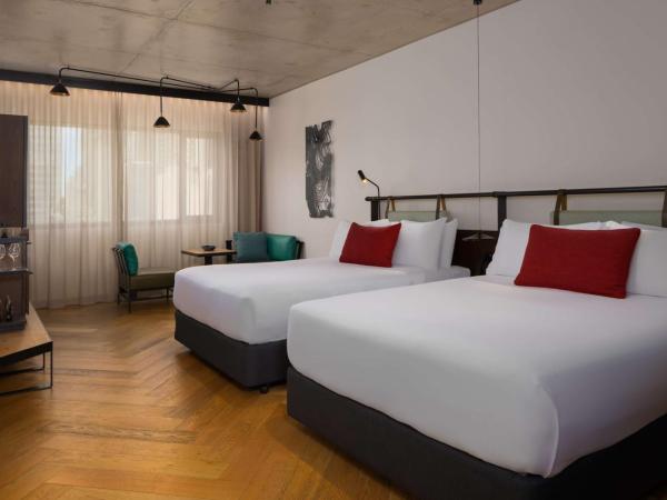 QT Melbourne : photo 1 de la chambre chambre lits jumeaux qt