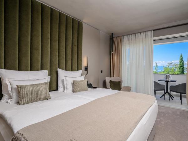 Hotel Malin : photo 1 de la chambre chambre familiale avec balcon