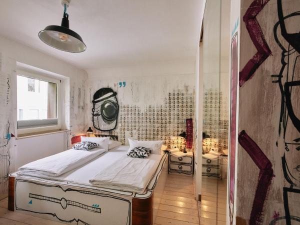 18Arts Hotel - Living in a Gallery! : photo 8 de la chambre chambre double standard (designroom - très populaire)