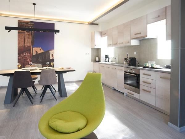 Athenian Residences : photo 4 de la chambre chambre familiale avec balcon