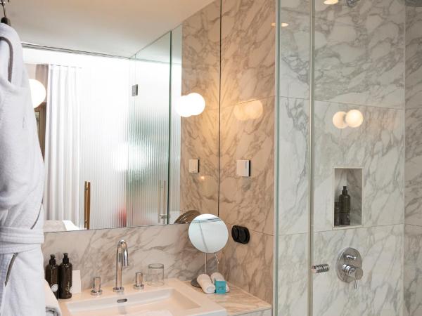 The Guesthouse Vienna : photo 9 de la chambre chambre supérieure côté cour - occupation simple - premier Étage