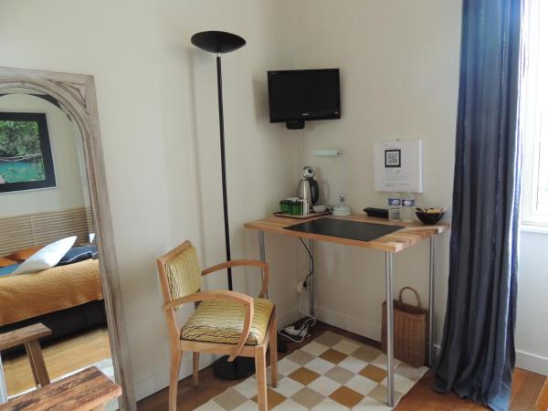 Chambre d'hôte le jardin de l'Esplanade Rennes Centre et gare : photo 4 de la chambre chambre double - vue sur jardin