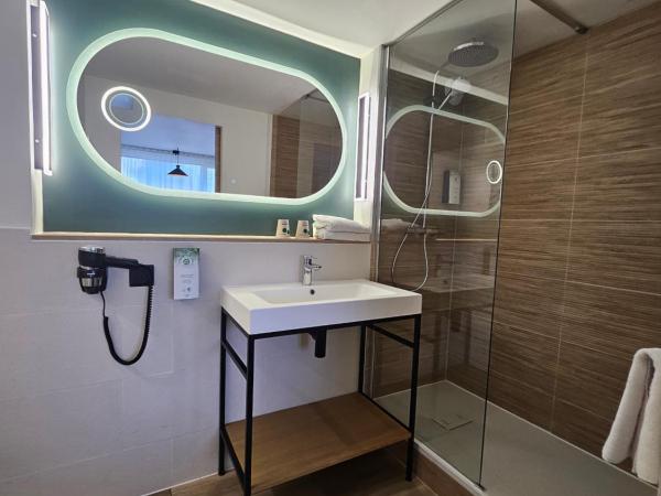 Campanile Chartres : photo 2 de la chambre chambre premium avec 1 lit double