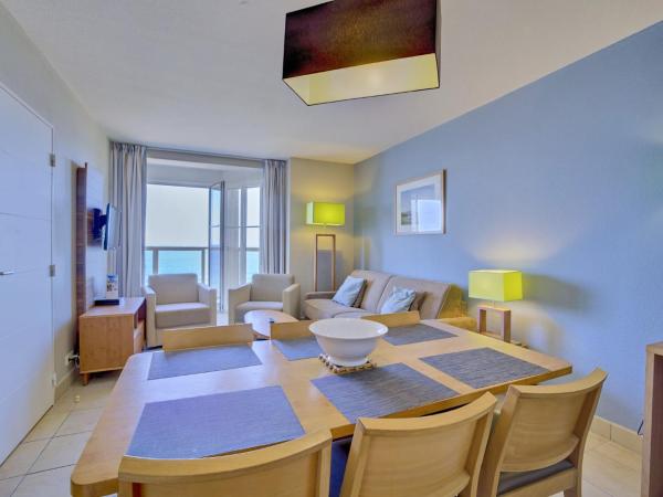 Residence Reine Marine : photo 2 de la chambre appartement 2 chambres (6 adultes) avec vue sur la mer