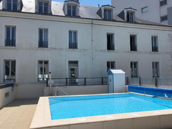 Remblai des Sables d'Olonne - 2 chambres - parking et piscine : photo 6 de la chambre appartement - vue sur piscine