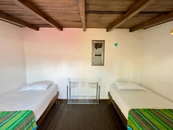 Massiosare El Hostal : photo 1 de la chambre chambre lits jumeaux avec salle de bains commune