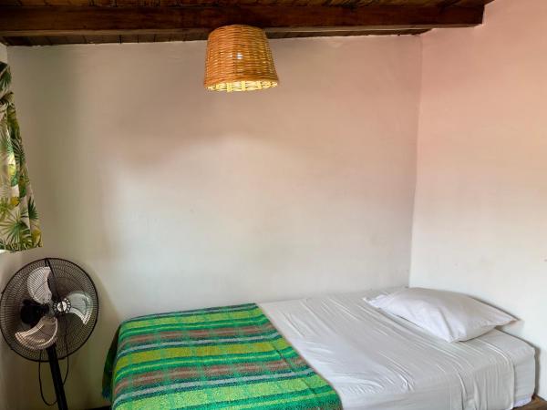 Massiosare El Hostal : photo 2 de la chambre chambre lits jumeaux avec salle de bains commune