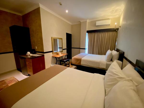 Hotel Palacio Maya : photo 2 de la chambre chambre lits jumeaux avec balcon