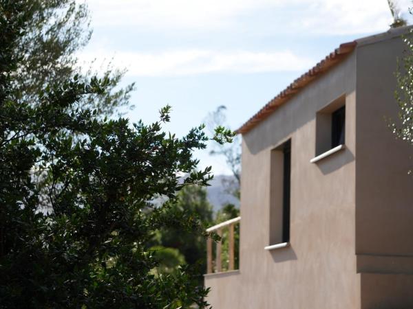 Villa L'Arbousière : photo 9 de la chambre suite avec jacuzzi