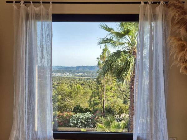 Villa L'Arbousière : photo 6 de la chambre suite avec jacuzzi