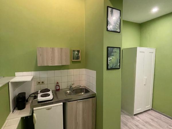 European District Hostel : photo 1 de la chambre chambre double avec salle de bains commune