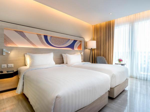 Novotel Phuket City Phokeethra : photo 2 de la chambre chambre lits jumeaux deluxe avec balcon