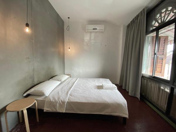 The Frame Guesthouse : photo 6 de la chambre chambre double avec salle de bains commune