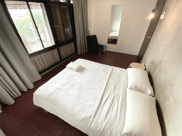 The Frame Guesthouse : photo 7 de la chambre chambre double avec salle de bains commune