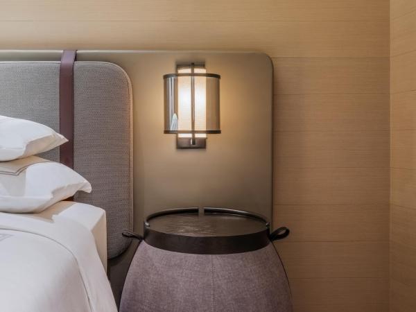 Swissotel The Stamford Singapore : photo 2 de la chambre premier, 1 king, balcony, city view