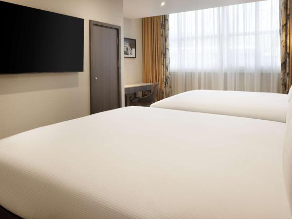 DoubleTree by Hilton London Victoria : photo 7 de la chambre duplex suite with two double beds and sofa bed