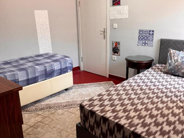 TRANSIT : photo 1 de la chambre chambre triple Économique avec salle de bains commune