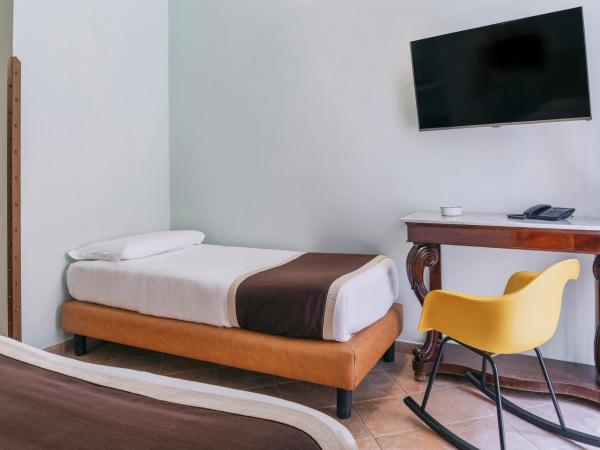 Hotel Il Convento : photo 10 de la chambre chambre triple avec balcon