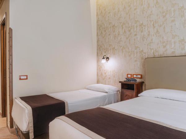 Hotel Il Convento : photo 1 de la chambre chambre triple avec balcon