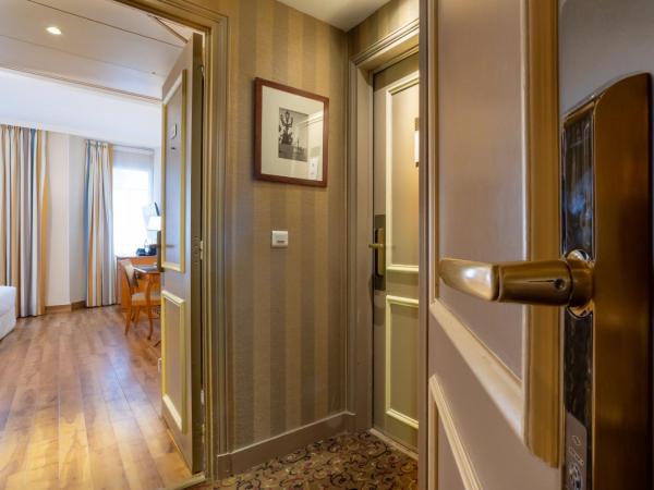 Hotel Etats Unis Opera : photo 2 de la chambre chambres communicantes