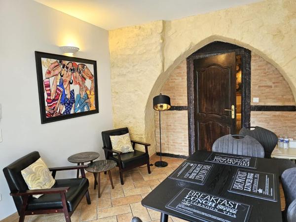 La Villa des Consuls - Gîte de tourisme de charme : photo 10 de la chambre appartement avec terrasse (rez-de-chaussée)