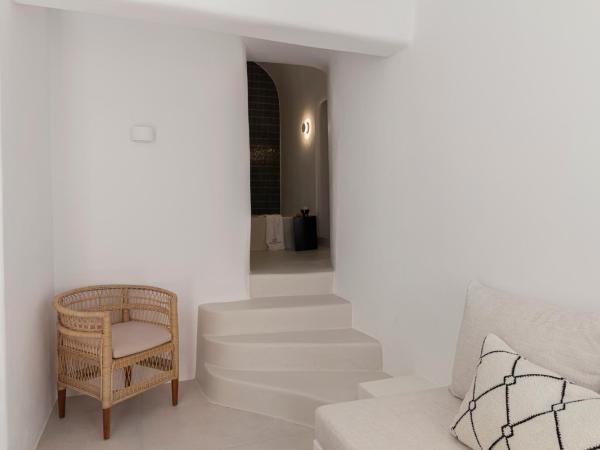 CASA SUNSHA SANTORINI : photo 3 de la chambre wellness maisonette with indoor spa